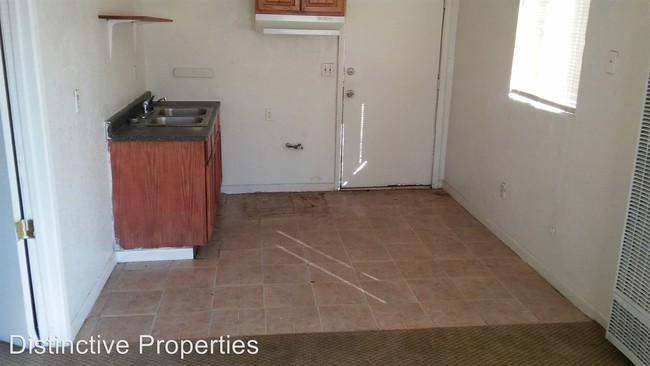 Building Photo - 1 br, 1 bath Apartment - 600 33RD STREET
