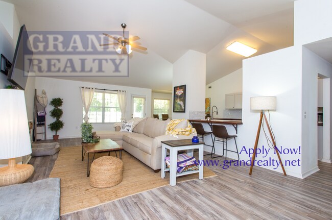 Foto del edificio - Beautiful 4-Bedroom, 2-Bathroom Home in Pa...