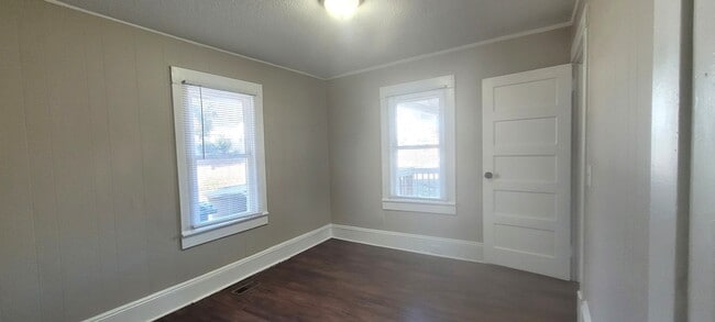 Building Photo - 2021 Pine Bluff St