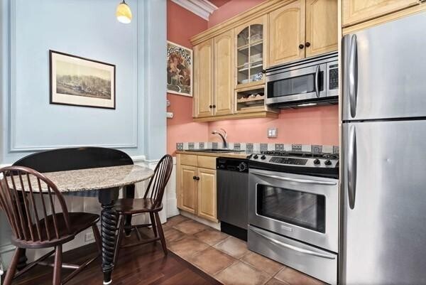 Building Photo - 227 Marlborough St
