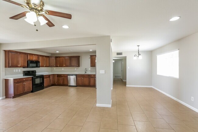Building Photo - 6017 W Orange Dr