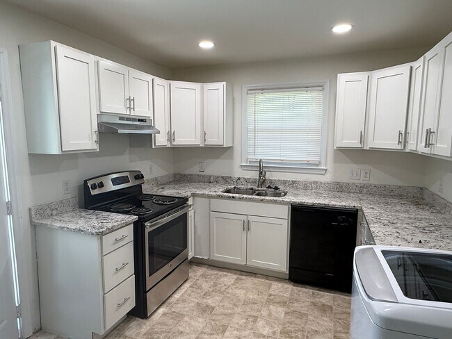 Foto del edificio - 4629 Cinderella Rd