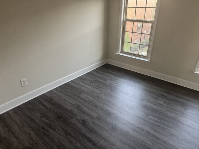 Foto del edificio - 2562 Sibley Dr