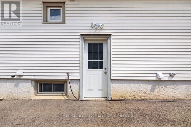 Building Photo - 191 E 43rd St