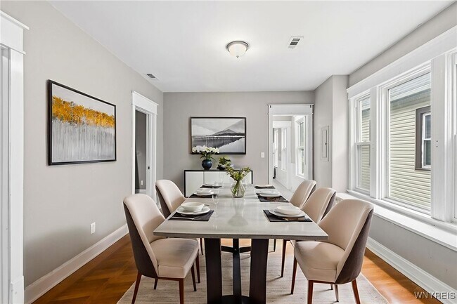 Foto del edificio - 2342 Seneca St