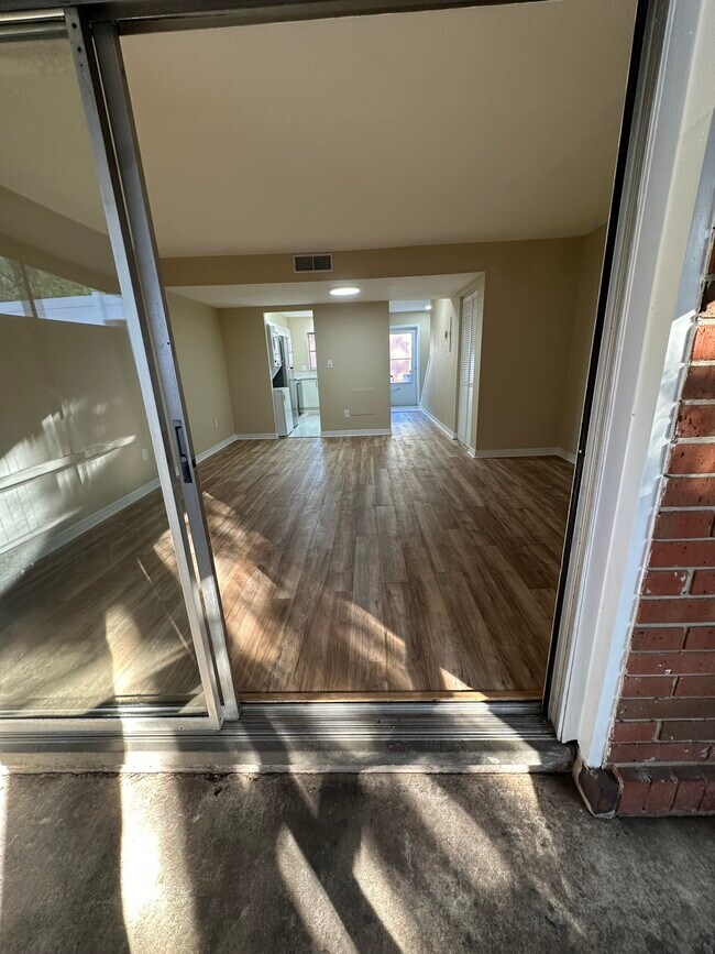 Foto del edificio - 621 W Indiana Ave