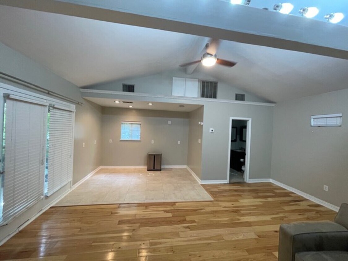 Building Photo - 3711 Bridle Path