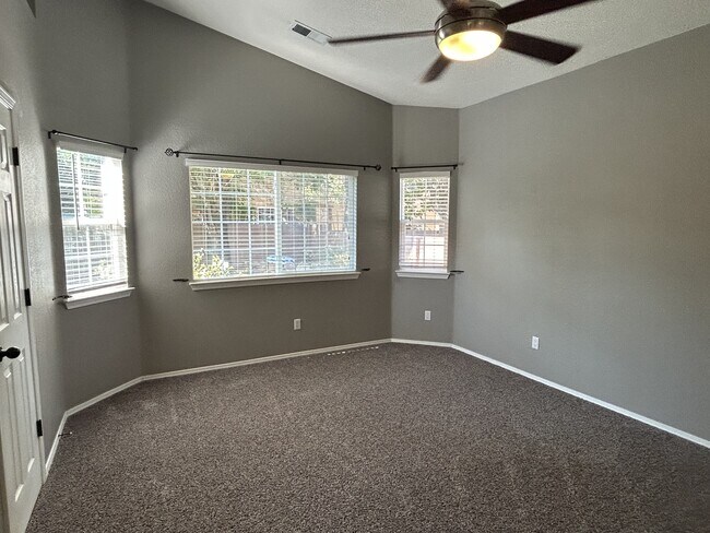 Foto del edificio - 7224 Boxwood Ave NE