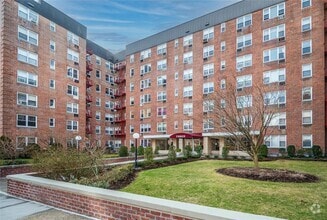 Building Photo - 3 Sadore Ln