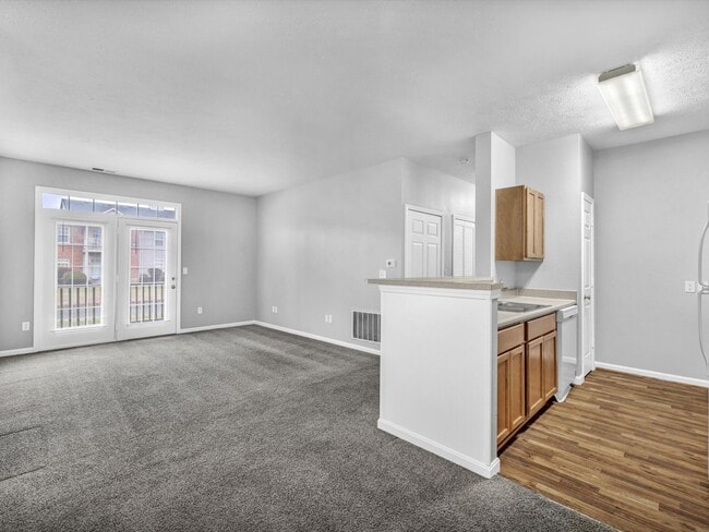 Building Photo - Walking Trails*******Castle School System********Large 3 Bedroom