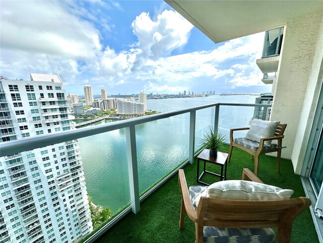 Building Photo - 1155 Brickell Bay Dr