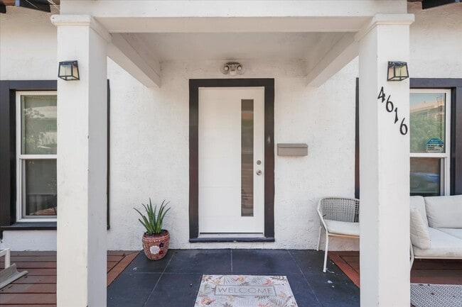Foto del edificio - 4616 Rosewood Ave