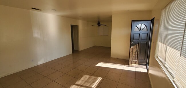 Foto del edificio - 4 Bedrooms, 2 Baths, Victorville Home in T...