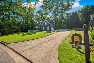 Building Photo - 2506 Retreat Dr NE