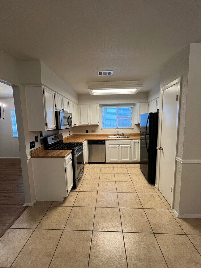 Building Photo - 4414 Molokai Dr