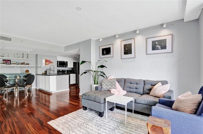 Building Photo - 770 Claughton Island Dr