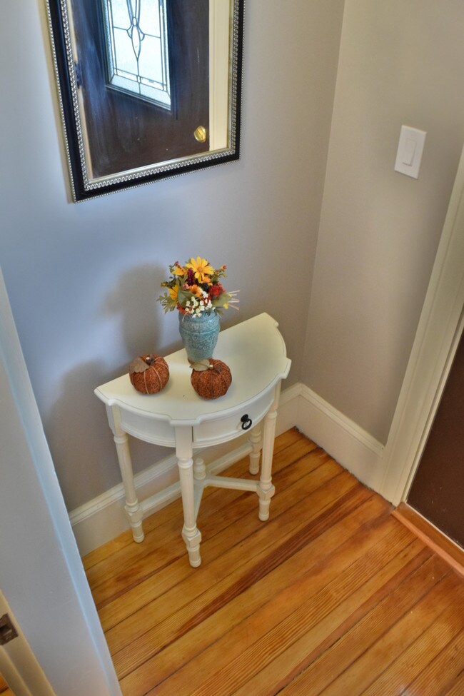 entry - 2 Pleasant St