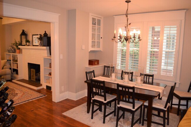 Foto del edificio - 833 Brandon Ave