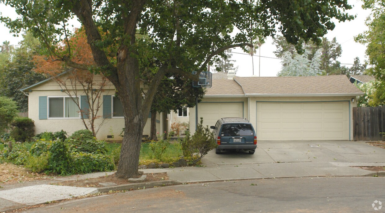 Building Photo - 22402 S Walnut Cor