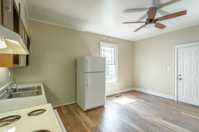 Building Photo - 112 S Seminole Dr