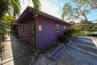 Building Photo - 1132 NW 5th Ct