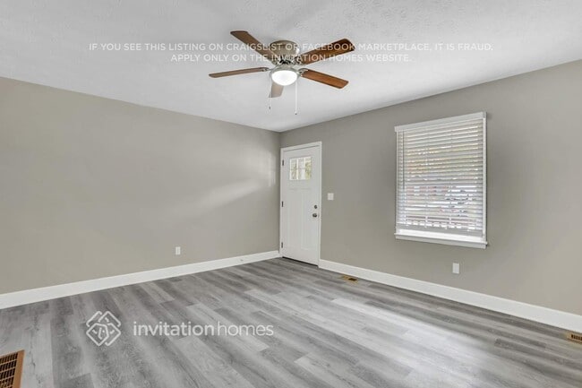 Building Photo - 3724 Manhattan Dr