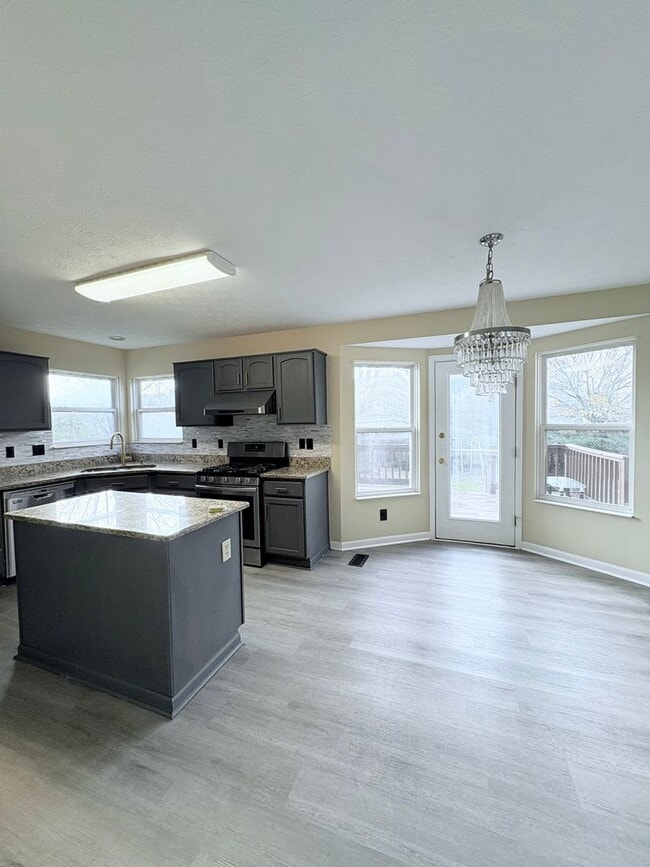 Foto del edificio - 4BR w/ Deck Near Blacklick Woods