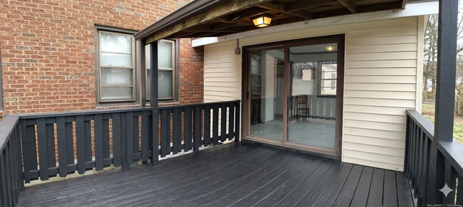 Building Photo - 701 Pemberton Pl