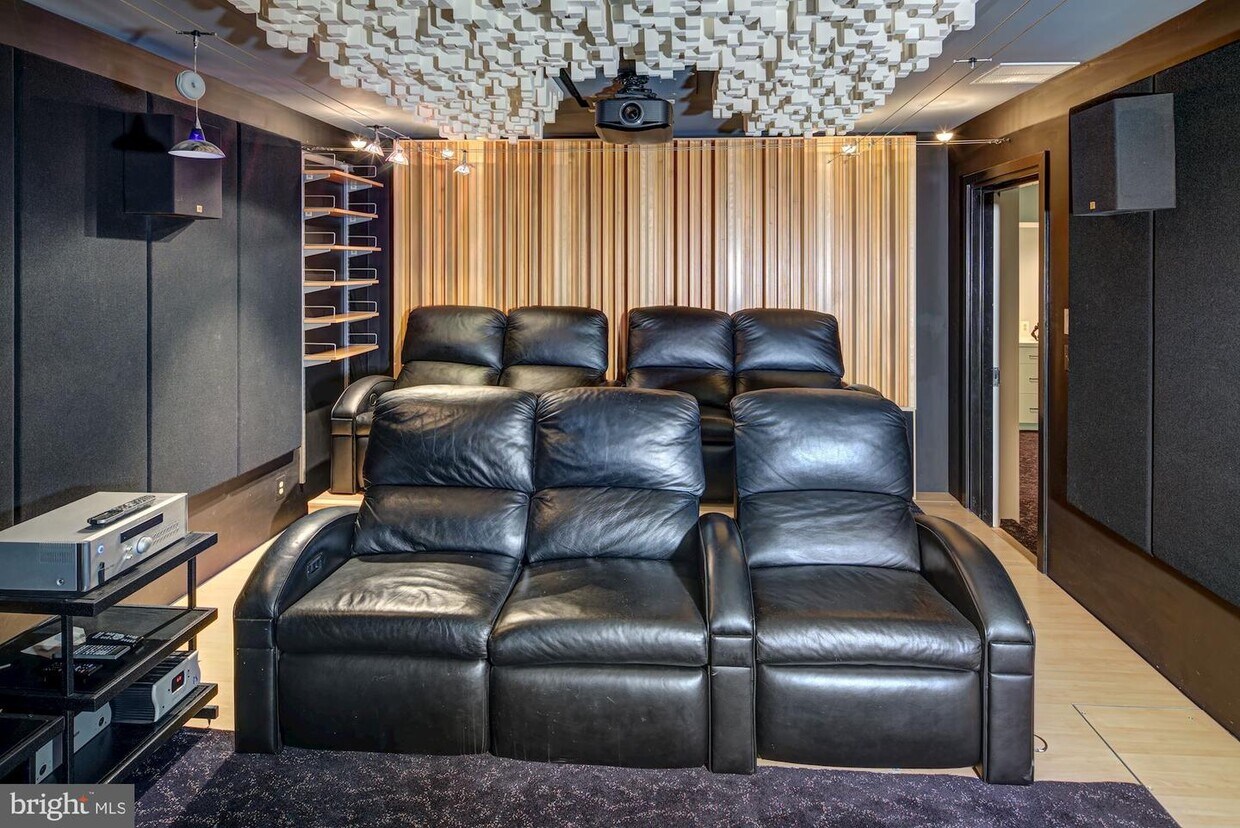 Foto principal - 10011 Avenel Farm Dr