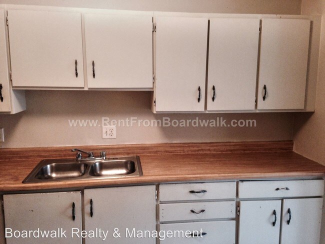 Building Photo - 2531 S Parkcrest Dr