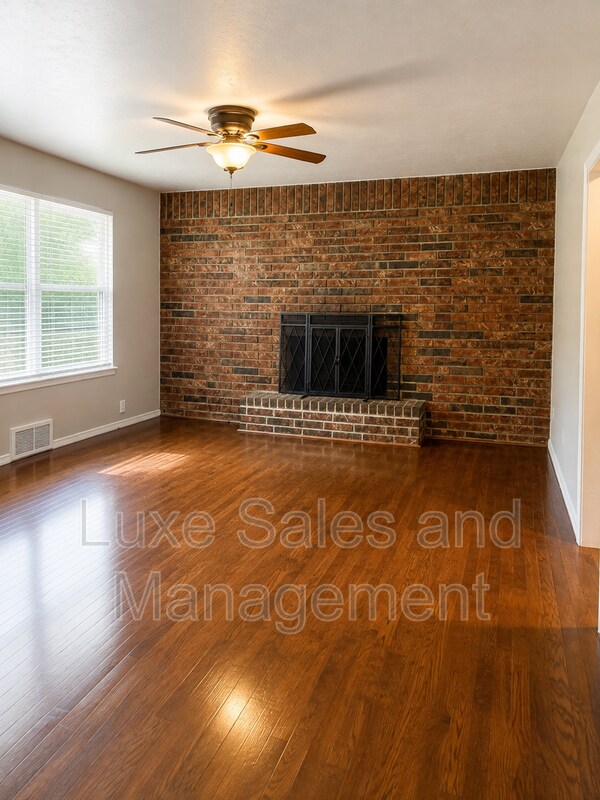 Building Photo - 3508 Meadowbrook Dr