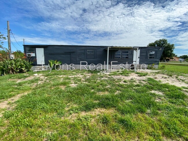 Building Photo - 8086 Heck Dr