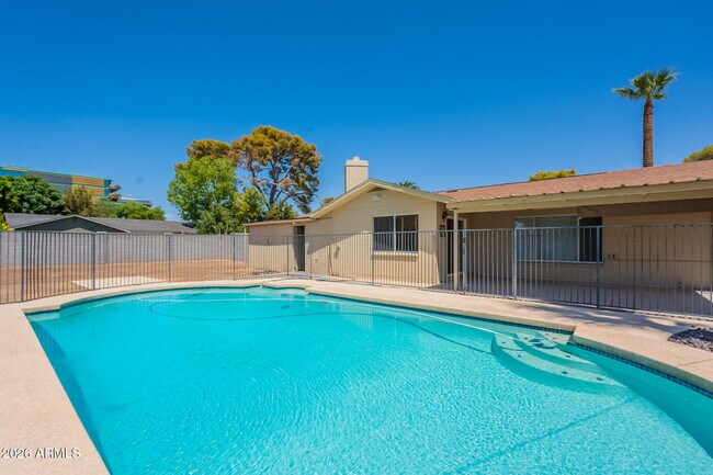 Foto del edificio - 6839 E Montecito Ave