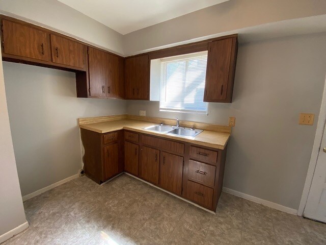 Building Photo - 405 N Owens Dr