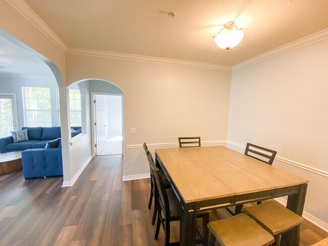 Building Photo - Campus View 1257 #312