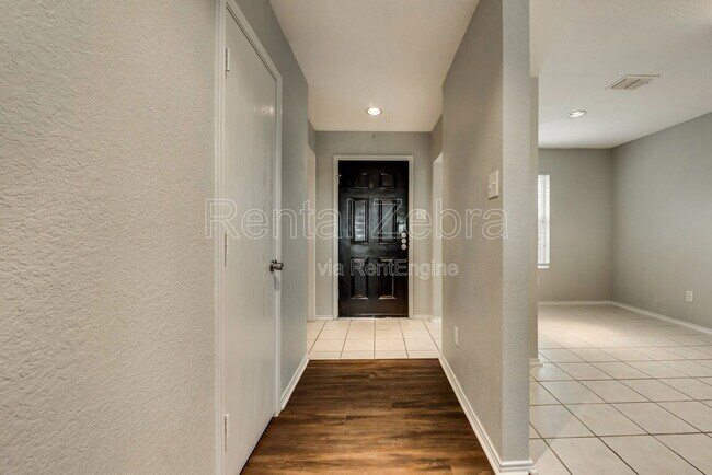 Foto del edificio - 1345 Castle Ridge Rd