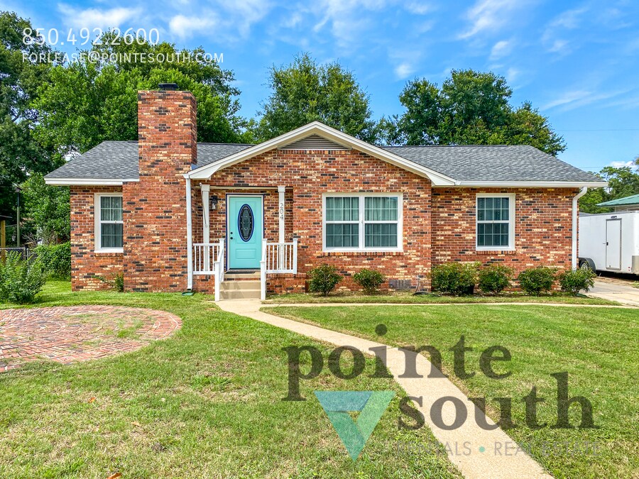 Navy Point Cottage Lots of Updates and E... House Rental in