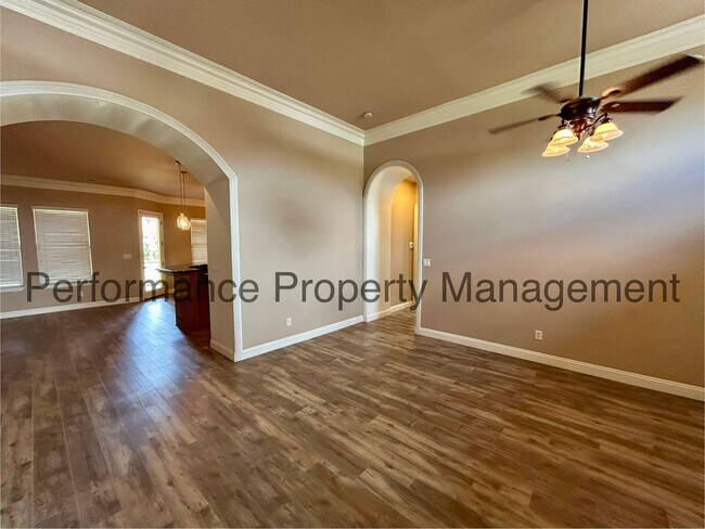 Building Photo - Stunning 4 Bed/ 2 Bath NW Bakersfield Home...