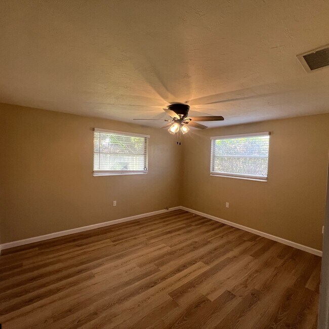 Building Photo - 7456 Cass Cir