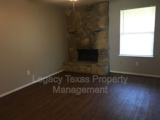 Building Photo - 1409 Courtney Pl