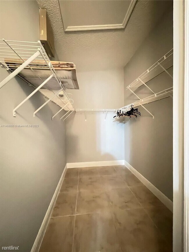 Building Photo - 3 br, 2 bath House - 10001 SW 162nd Ct