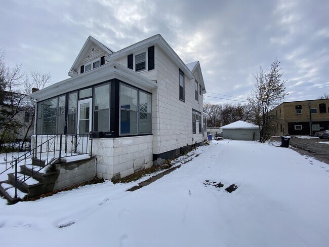 Building Photo - 708 7th St N