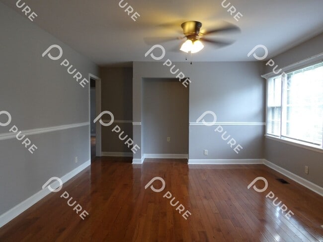 Building Photo - 2108 Linde St NW