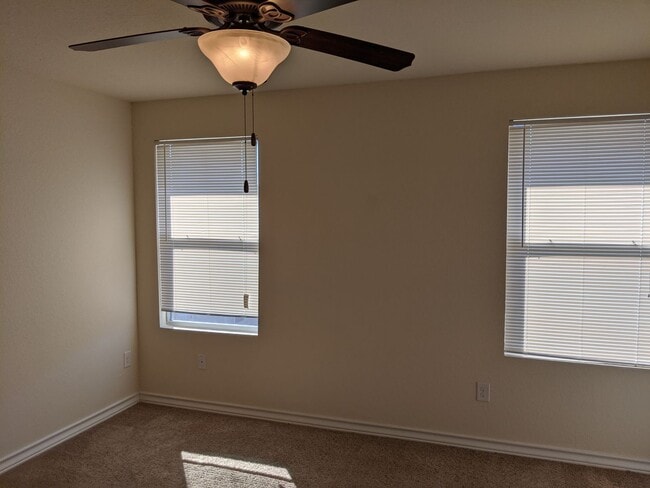 Building Photo - Town home for rent