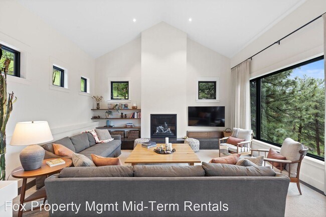 Foto del edificio - 4 br, 3.5 bath House - 14 Pine Brook Rd