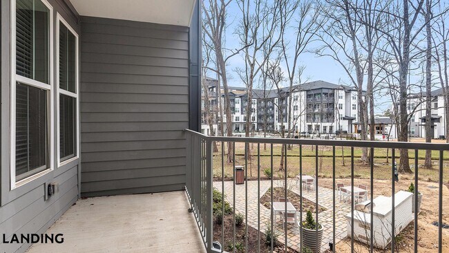 Foto del edificio - 4670 Merchants Park Cir