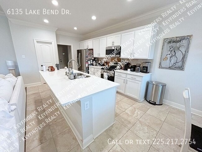 Building Photo - 6135 Lake Bend Dr.-