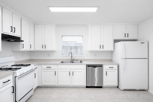 Building Photo - 16519 Cypress Pelican Dr