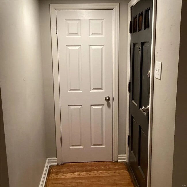 Building Photo - 6827 Roberts Ave