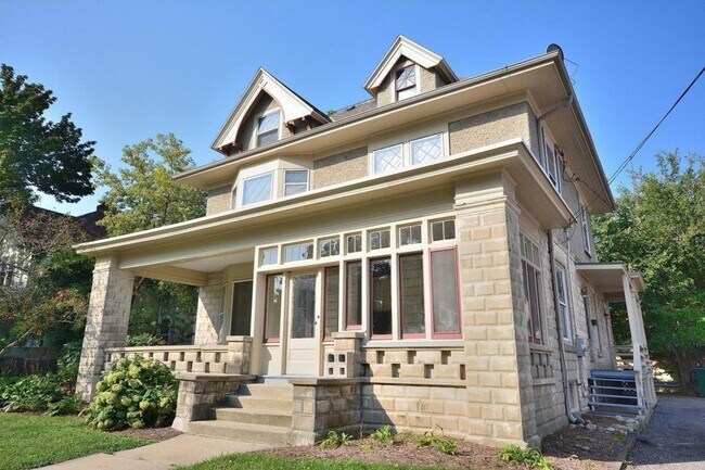 Foto del edificio - 616 Maple Ave